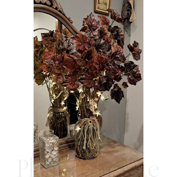 decoración con la rama de vid otoñal