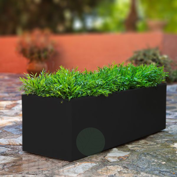 Jardinera MINIDECO o MAXIDECO negra en jardín