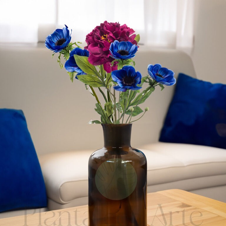 florero con anémonas artificiales